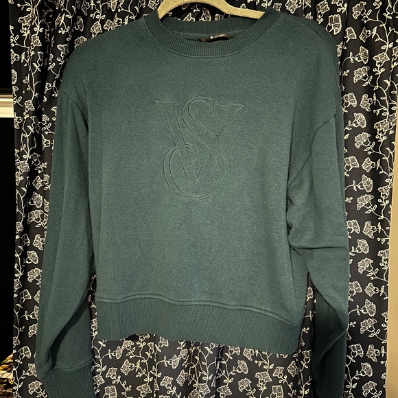 Victoria's Secret Tops - Victorias Secret Crewneck